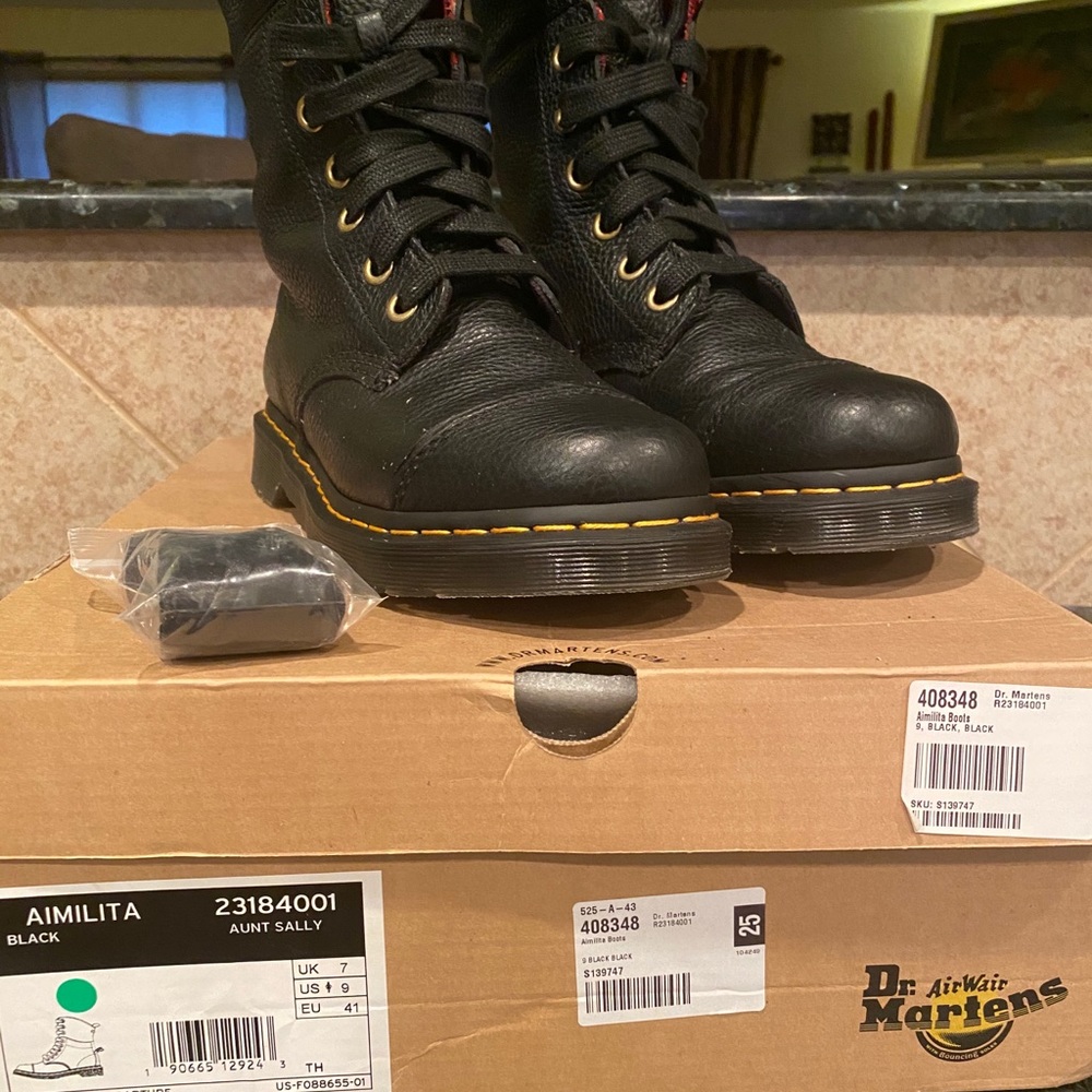 Dr. Martens Aimilita size 9